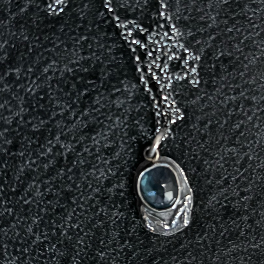 Elegant Silver Necklace with Blue Gemstone